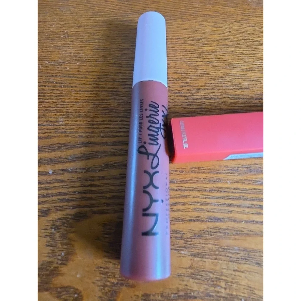 NYX Lip‎ Lingerie XXL Matte Liquid Lipstick Low Cut Warm Brown 10